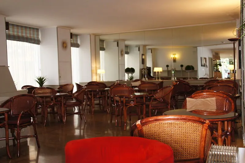 Hotel Ambassador Νίκαια 3*,