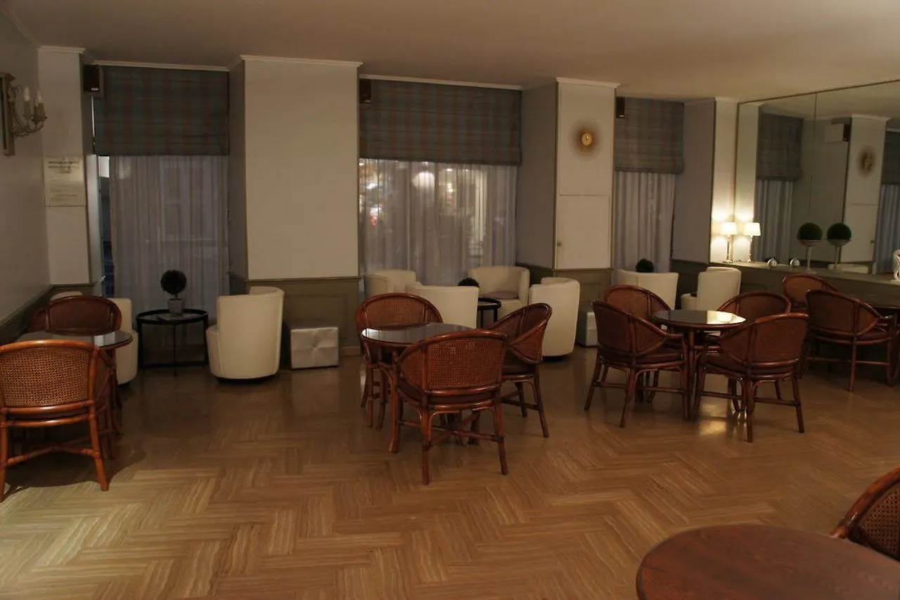 Hotel Ambassador Νίκαια 3*,